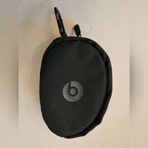 EUC Beats Black Soft Padded Small Accessory Carrying Case with Caribiner